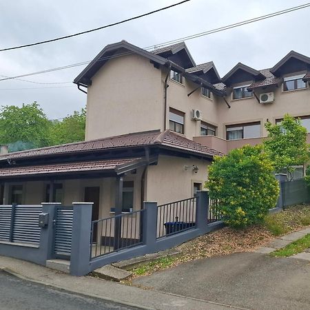 Apartman Folka Free Parking 자그레브 외부 사진